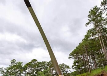 Cánh quạt gió đầu tiên được vận chuyển từ cảng cam ranh lên đà lạt 
 Mấy bạn ngh…