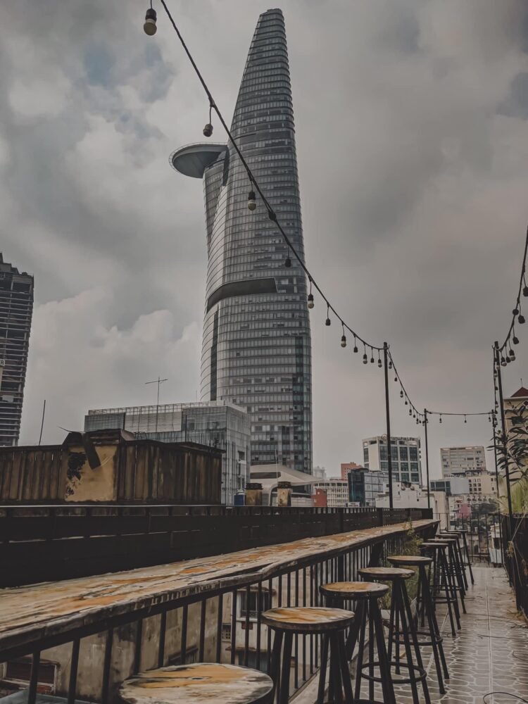 TỔNG HỢP 8 QUÁN CAFE ROOFTOP VỪA CHILL VỪA NGẮM PHÁO HOA CHÀO ĐÓN NĂM MỚI1/ Trăng non rooftop302 Nguyễn Vă…