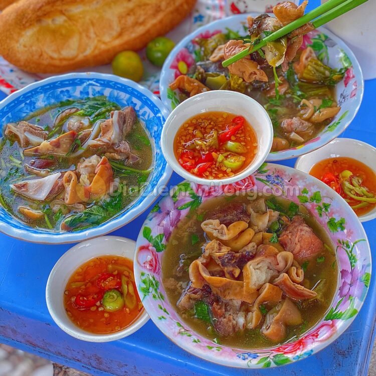 TỤ TẬP HỘI BẠN Ở BÌNH THẠNH thì nên GHÉ NGAY 20 QUÁN NÀY
1. Bánh Canh Mạ Tôi – “BÁNH CANH CUA BỘT XẮT”
Địa chỉ: 86 Vạ…