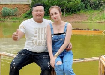 Hạnh phúc, đi Đà Lạt
Cô đơn, đi Đà Lạt
Chia tay, đi Đà Lạt 
Mêt mỏi, đi Đà Lạt
1…