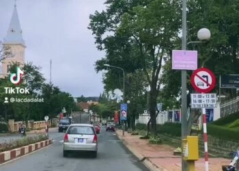 “𝑻𝒉𝒐̛̀𝒊 𝒕𝒊𝒆̂́𝒕 Đ𝒂̀ 𝑳𝒂̣𝒕 𝒎𝒖̀𝒂 𝒏𝒂̀𝒚 …
 𝑺𝒂́𝒏𝒈 𝒏𝒂̆́𝒏𝒈 , 𝒄𝒉𝒊𝒆̂̀𝒖 𝒎𝒖̛𝒂 , 𝒕𝒐̂́𝒊 𝒔𝒖̛𝒐̛𝒏𝒈…