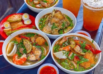 HÀNG BÚN MẮM topping đủ loại ngon-rẻ chỉ bán 2 ngày trong tuần!!!

Bún mắm ở Sài Gòn thì rất nhiều chỗ bán, nhưng ng…