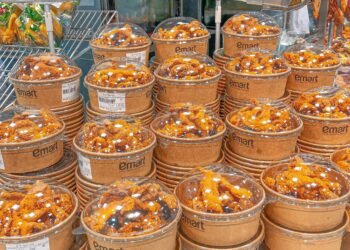 GÀ LẮC MUỐI EMART
 Bữa có bạn đăng Emart nên mình cũng đi thử, trời ơi 1 thiên đường ẩm thực mấy bồ ơi, đủ thứ bánh ngọt…