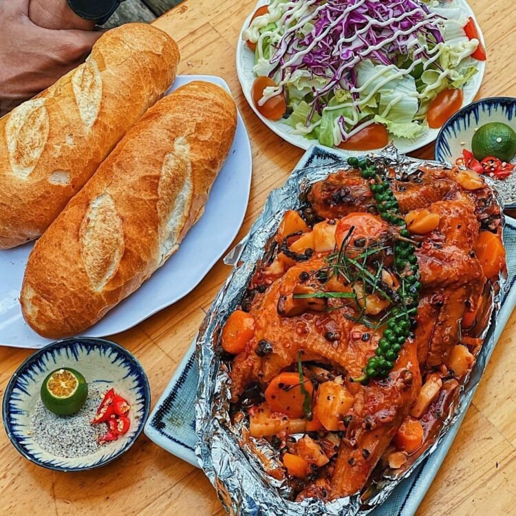 Tiệm Gà Túk Túk 

Đà Lạt mưa gió này mà hỏi ăn gì? Thì mình khẳng định ăn gà mới…