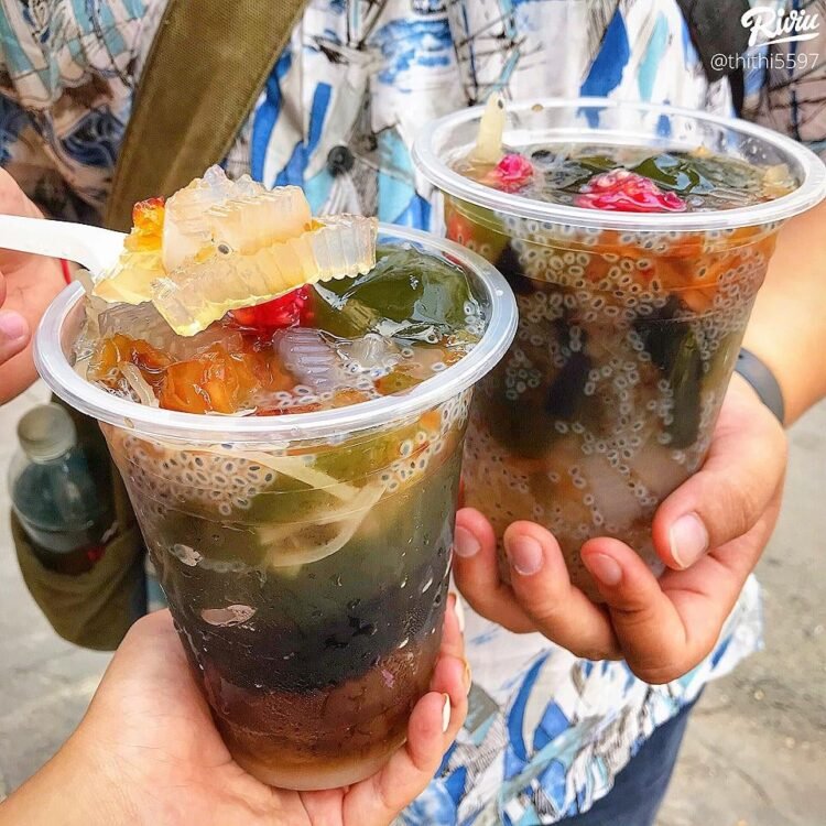 Phát hoảng với ly SƯƠNG SA SƯƠNG SÁO HỘT LỰU size 1 lít giá rẻ như cho ở quận 4
Ly 12k to đùng, quá rẻ cho một cuộc …