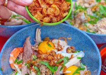 Chất lừ tô HỦ TIẾU GÕ TÁ LẢ tôm mực thịt đủ loại Nhìn tô hủ tiếu này mọi người không nghĩ 35K đúng không nè? Topping…