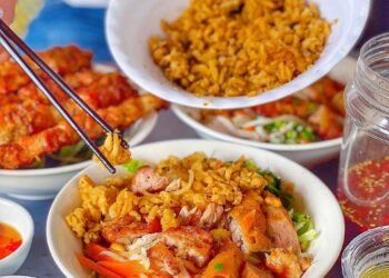 BÚN THỊT NƯỚNG 25K topping ngon nhiều – tóp mỡ phủ phê

 Ta nói bán bún thịt nướng tô bình dân 25k thôi mà “chơi lớn” để…