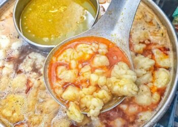 Sức hấp dẫn khó chối từ BÚN BÒ MỠ NỔI độc nhất vô nhị 

 Bún bò đầy đủ giá là 38k/tô gồm: thịt nạm bò, thịt heo, chả huế…