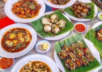 ỐC CẦU THANG có nước chấm chanh dây độc quyền 

 Tên quán ốc cũng đặc biệt lắm nha “Ốc Cầu Thang”, đơn giản là do cô ngồ…