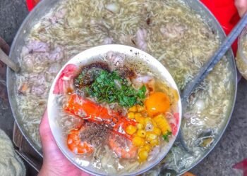 SÚP CUA TOPPING NHIỀU XỤ hà nhà đều “mê” bán không kịp nghỉ tay 

Dân sành ăn quận 4 chắc hẳn ai cũng biết hàng súp cua …