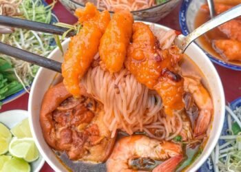 Tiếng lành đồn xa hàng BÚN SUÔNG 3 ĐỜI ngon lạ – hiếm có tại Sài Gòn  

 Ai ở quận 4 chắc hẳn sẽ biết đến gánh Bún Nước …