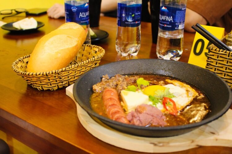 BÁNH MÌ CHẢO - SANG, XỊN, MỊN MỚI MỞ TẠI SÀI GÒN  
Gần chỗ bạn mình làm có một q...