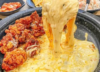 CHẢY NƯỚC MÍN CHẢY NƯỚC MÍN 

Quán này hồi trước ở Q1, giờ dời về quận 10. Không...