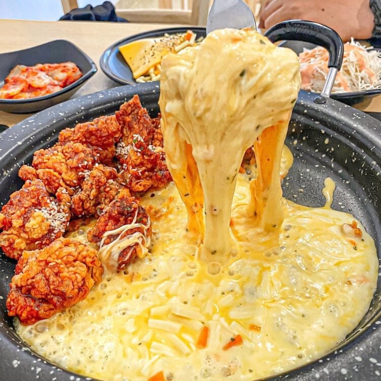 CHẢY NƯỚC MÍN CHẢY NƯỚC MÍN 

Quán này hồi trước ở Q1, giờ dời về quận 10. Không...