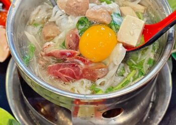 MỘT ĐỨA THÍCH LẨU BÒ NAY ĐƯỢC TOẠI NGUYỆN VÌ CÓ LẨU BÒ 1 NGƯỜI ĂN ĐÃ CÁI NƯ
 

...