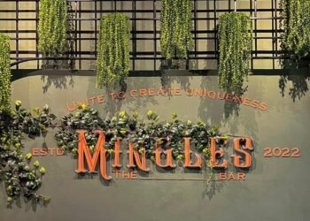 LẦN ĐẦU TIÊN MÌNH THỬ CAFE TRỨNG MUỐI PHÔ MAI
 Mingles
 102/7 Cống Quỳnh, P Phạm...