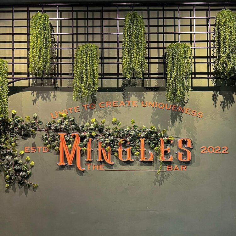 LẦN ĐẦU TIÊN MÌNH THỬ CAFE TRỨNG MUỐI PHÔ MAI
 Mingles
 102/7 Cống Quỳnh, P Phạm...