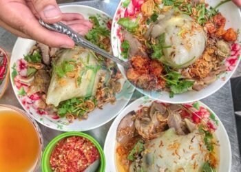 BÁNH GIÒ TÓP MỠ - LÒNG GÀ lạ miệng, hấp dẫn cực hút khách ở quận 3

Bánh giò "tó...