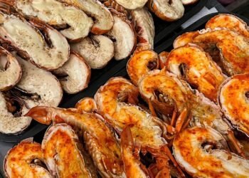 BUFFET HẢI SẢN VÀ TÔM HÙM THẢ GA TẠI TRUNG TÂM PHỐ ĐI BỘ NGUYỄN HUỆ
 Chài Villag...