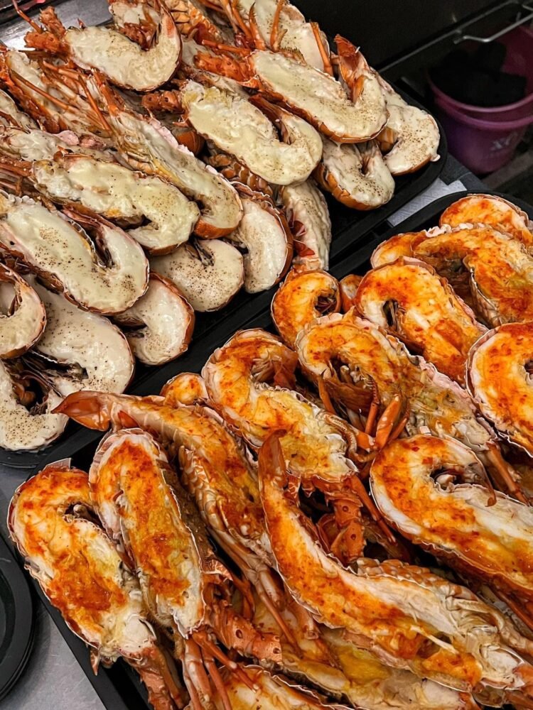 BUFFET HẢI SẢN VÀ TÔM HÙM THẢ GA TẠI TRUNG TÂM PHỐ ĐI BỘ NGUYỄN HUỆ
 Chài Villag...