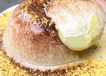 TÀU HỦ Singapore ở đây béo mịn, dai vừa tới, béo thơm và khi quét cùng lớp kem t...