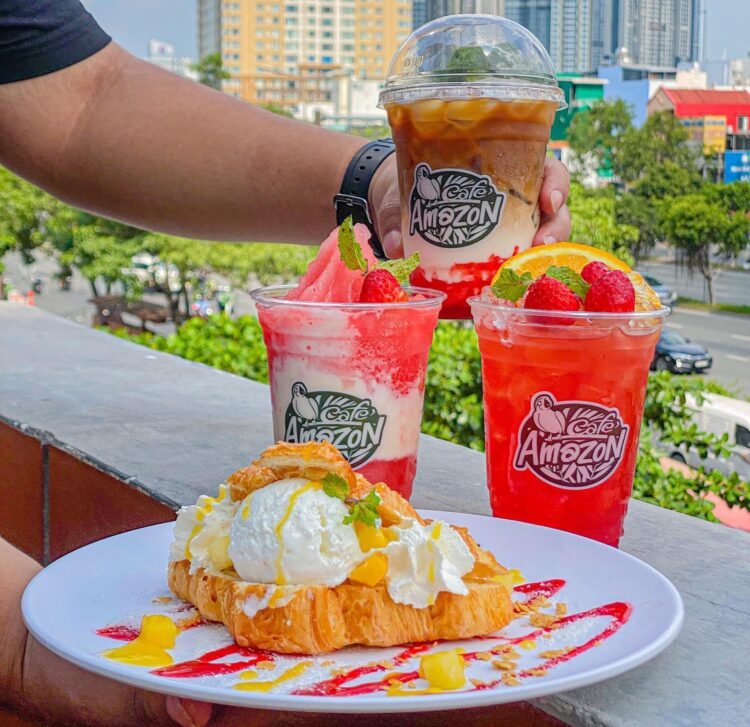 Ghé Café Amazon ngắm view Landmark - Thưởng thức bộ ba Dâu Tây Hoàng Gia mới siu...