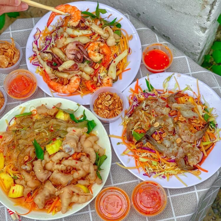 XE GỎI THÁI BÌNH DÂN SIÊU NHIỀU SIÊU NGON CHUẨN THÁI
1 dĩa đầy ụ pải 2 người ...