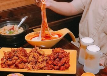 GÉT GÔ GÉT GÔ, ĂN GÀ RÁN + ÚN B.I.A TUYẾT CHUẨN HÀN BÊN KHU PHÚ MỸ HƯNG NÈ !!!

...