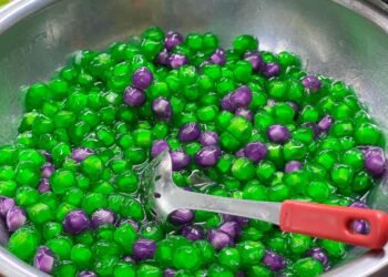 SÀI GÒN NẮNG NÓNG LÀM LY NƯỚC DỪA TRÂN CHÂU DỪA GIẢI KHÁT HÔNG 

 Nước dừa trân ...