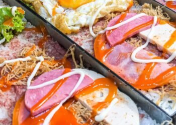 Độc đáo Cơm Cháy fastfood gần phố đi bộ Nguyễn Huệ hot rần rần hổm nay.

Cơm chấ...