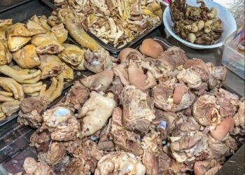 Ở đây có bán bún mọc siêu "khủng" cho ai thích style vừa to vừa bự .

Vừa qua cầ...