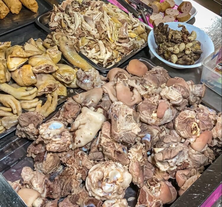 Ở đây có bán bún mọc siêu "khủng" cho ai thích style vừa to vừa bự .

Vừa qua cầ...