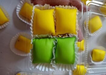 Menu ăn vặt nhà 
Bánh crepe sầu riêng thật 100% ăn là giền 
Giá chỉ 30k 1 hộp th...