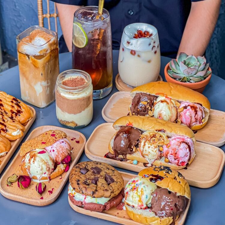 BÁNH MÌ KEM - MÓN BÁNH ĐỘC ĐÁO ĐẦY ẮP HƯƠNG VỊ TUỔI THƠ 

Là món ăn vặt xuất hiệ...