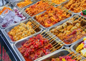 ĂN XIÊN NƯỚNG TỪ 20 CÀNH TƯƠI NGON, UỐNG COCA THẢ GA HỔNG TỐN XÈN QUÁ HỜI LUÔN

...