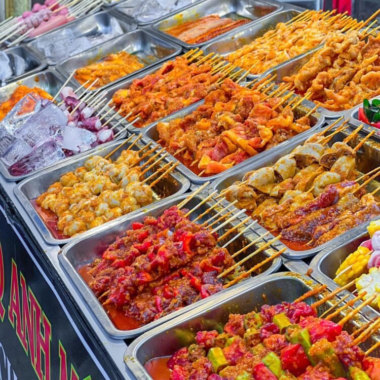 ĂN XIÊN NƯỚNG TỪ 20 CÀNH TƯƠI NGON, UỐNG COCA THẢ GA HỔNG TỐN XÈN QUÁ HỜI LUÔN
...