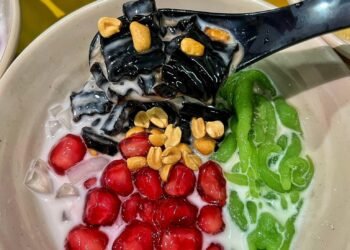 Ngày trước biết tiệm chè này trên vlog của colorman mà lâu rồi mới quay lại để t...