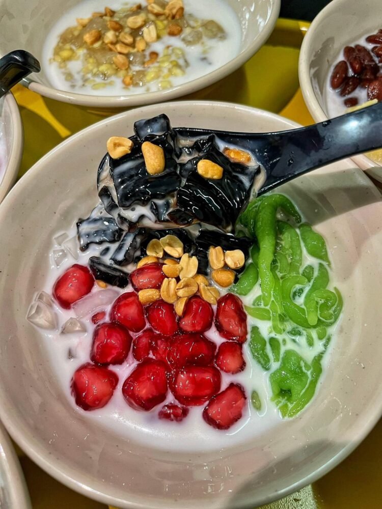 Ngày trước biết tiệm chè này trên vlog của colorman mà lâu rồi mới quay lại để t...