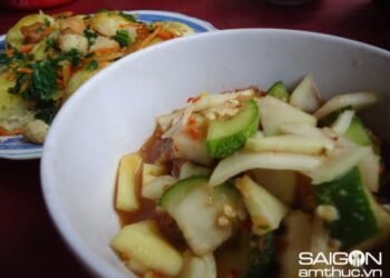 Fanpage mình có ai biết ở sài gòn bán bánh KHỌT ăn kèm với mắm dưa cà không ạ.