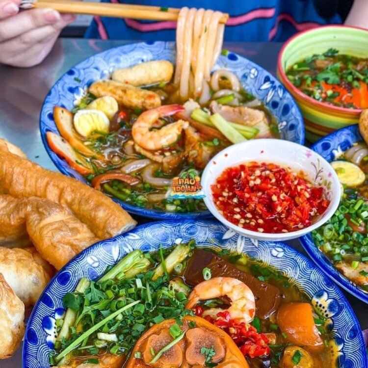 CHỈ 35 KA ĐÃ CÓ NGAY TÔ BÁNH CANH CUA KÈM TOPPING SIÊU ĐÃAA
Bánh canh cua H...