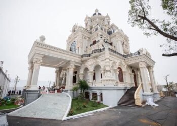 Sang nhượng lâu đài .. Do gia chủ con cái đi du học và định cư bên Mỹ ở nhà có 2...