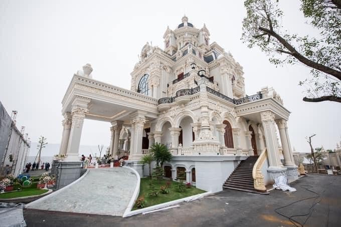 Sang nhượng lâu đài .. Do gia chủ con cái đi du học và định cư bên Mỹ ở nhà có 2...