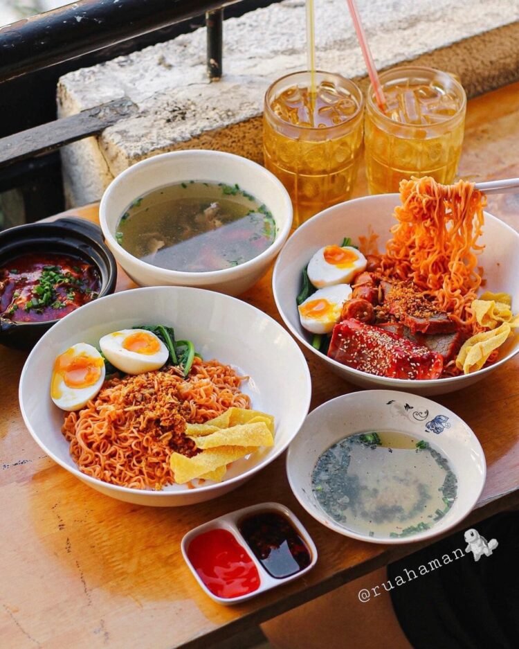 QUÁN MÌ TRỘN CÓ VIEW SIÊU CHILL HIẾM HOI Ở TRUNG TÂM QUẬN 1 
-------------------...