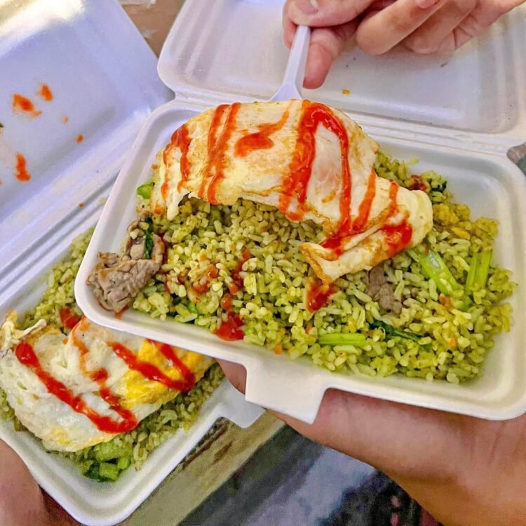 CƠM CHIÊN LÁ É ĐẶC SẢN NHA TRANG 
 Cơm chiên lá é
 170 Tô Hiến Thành, P15 Q10
 1...