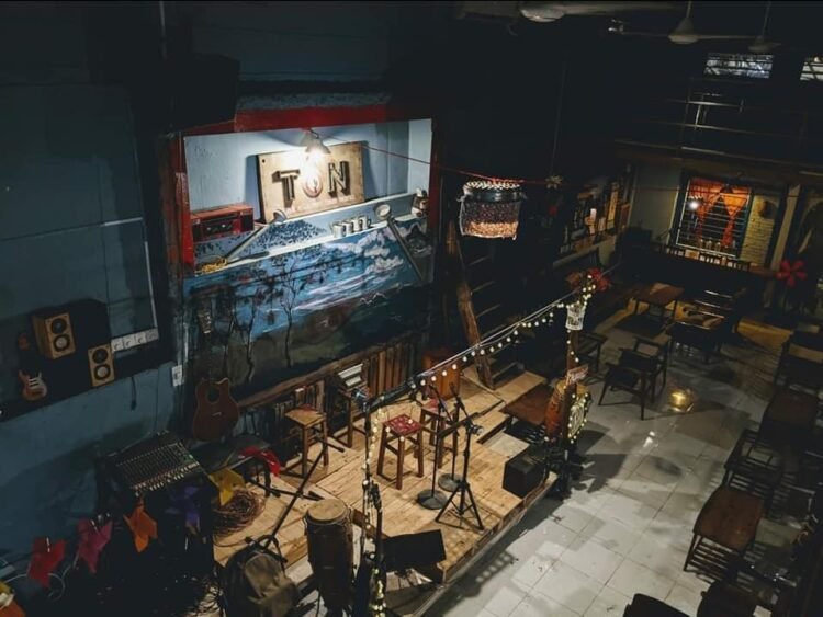 Chào mọi người, hôm nay mình xin tự giới thiệu quán mình ạ!!!!! Tôn cafe Acoust...