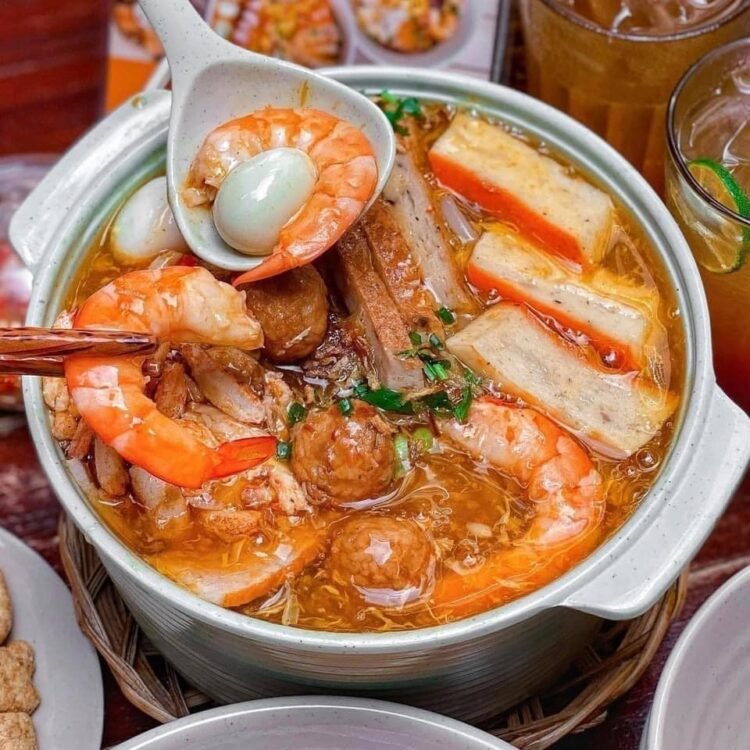 Ngất ngây với nồi bánh canh siêu to topping xịn sò
—
Nhắc đến bá...