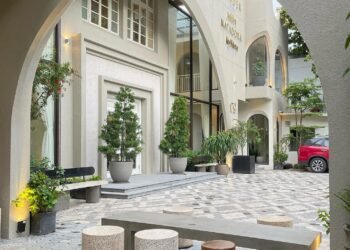 KOHI - CHI NHÁNH MỚI
 MUA 2 TẶNG 1 

Chiếc quán xịn xò vậy mà thấy ít ai riviu ...