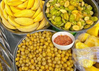 XE CÓC, ỔI LUỘC MUỐI ỚT CHẢY NƯỚC MIẾNG 
 Xe trái cây chị Nhi
Gầm cầu Kênh Tẻ, Q...