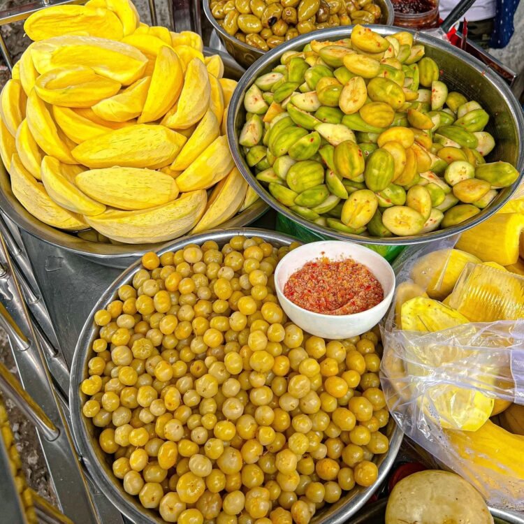 XE CÓC, ỔI LUỘC MUỐI ỚT CHẢY NƯỚC MIẾNG 
 Xe trái cây chị Nhi
Gầm cầu Kênh Tẻ, Q...