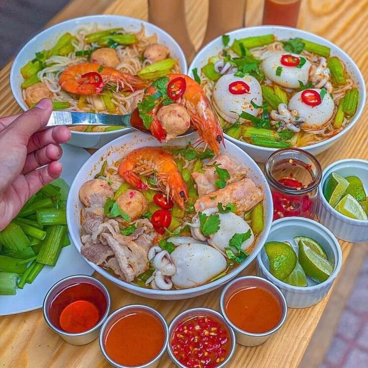 KHAI TRƯƠNG BÚN TOMYUM CHUẨN HONGKONG CỦA ĐẦU BẾP MASTERCHEF
Bún Tomyum HongKo...